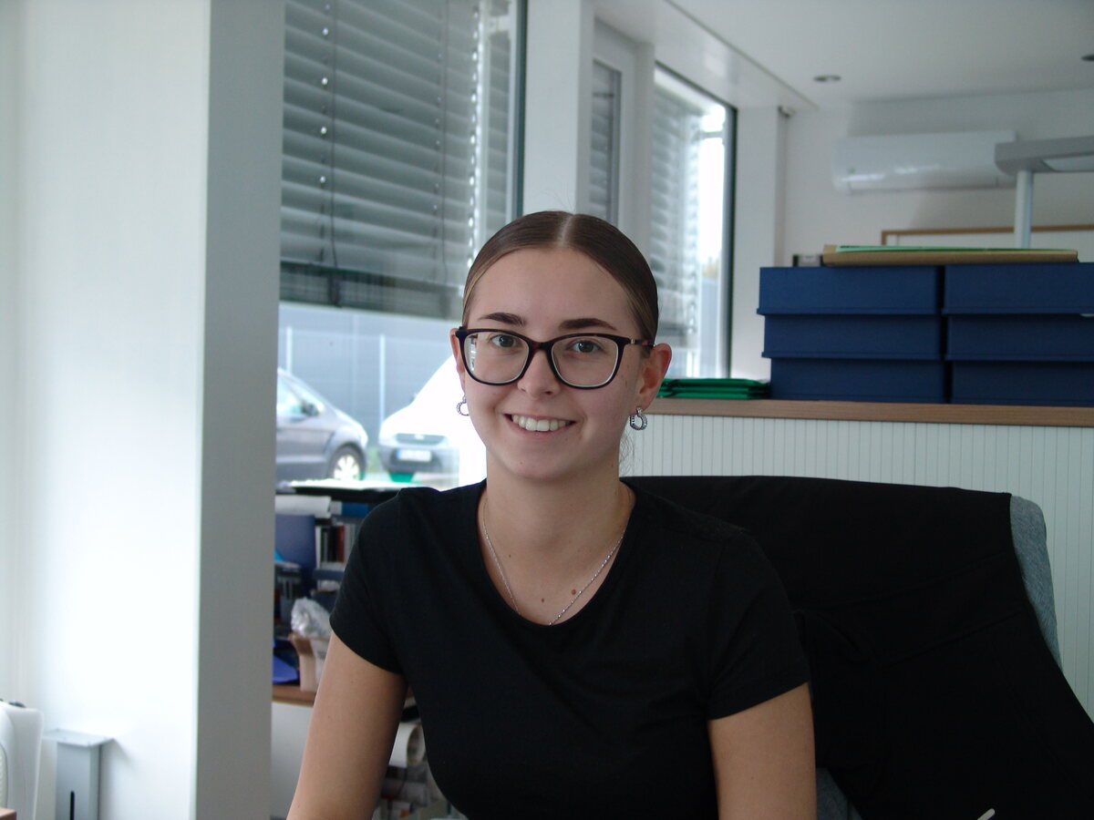 Emma Ullrich, Büro
